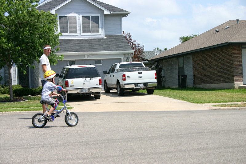 2005/06(June)/Fathers-Day-biking/800x600_2005-06-19-Fathers-Day-11-Dax-biking.JPG