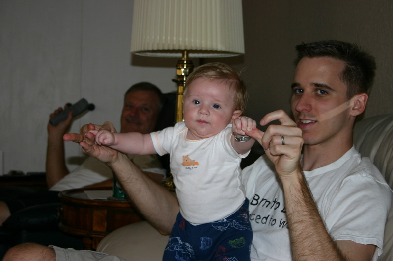 2005/06(June)/Fathers-Day/800x600_2005-06-19-Fathers-Day-29-Ian-Josh-Jim.JPG