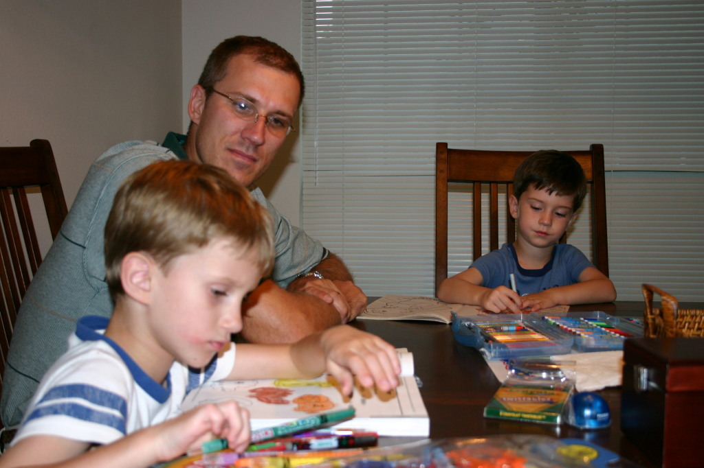 2005/06(June)/Misc/1024x768_2005-06-15-Travis-Chance-Dax-studying-5.JPG