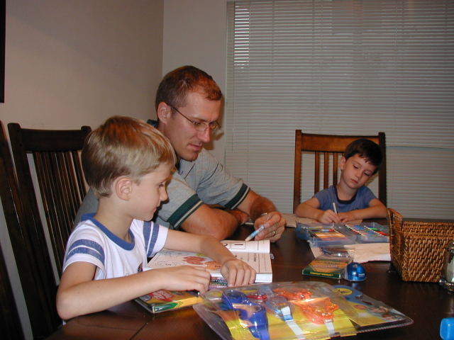 2005/06(June)/Misc/640x480_2005-06-15-Travis-Chance-Dax-studying-1.JPG