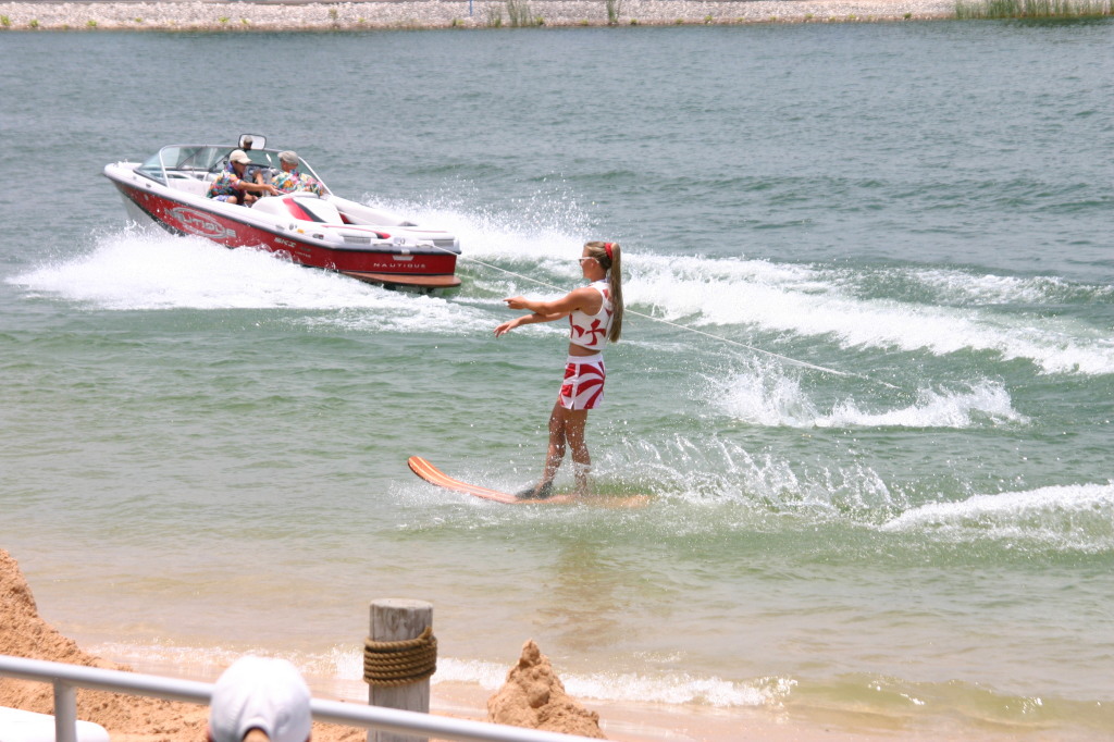 2005/06(June)/SeaWorld/1024x768_2005-06-23-SeaWorld-26-WaterSki-show.JPG