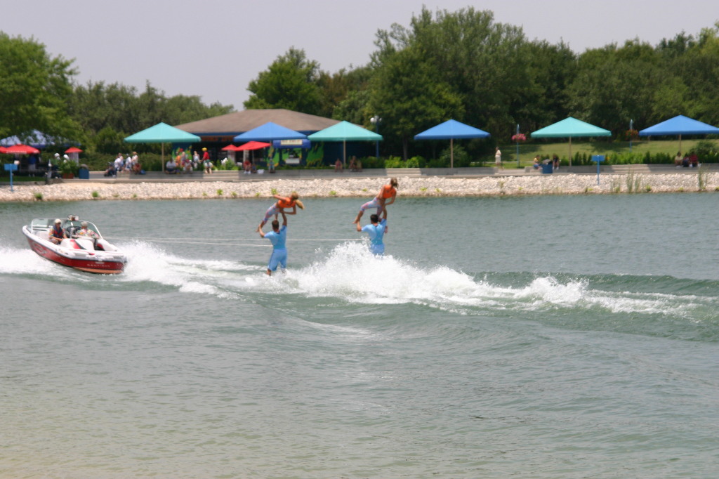 2005/06(June)/SeaWorld/1024x768_2005-06-23-SeaWorld-29-WaterSki-show.JPG