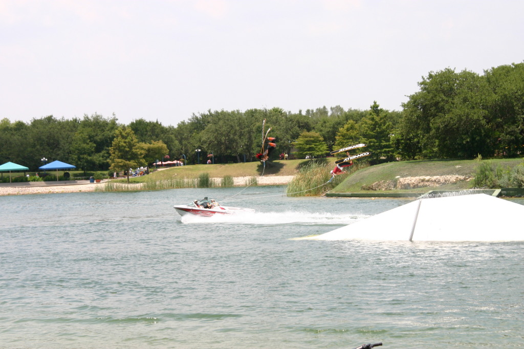 2005/06(June)/SeaWorld/1024x768_2005-06-23-SeaWorld-36-WaterSki-show.JPG