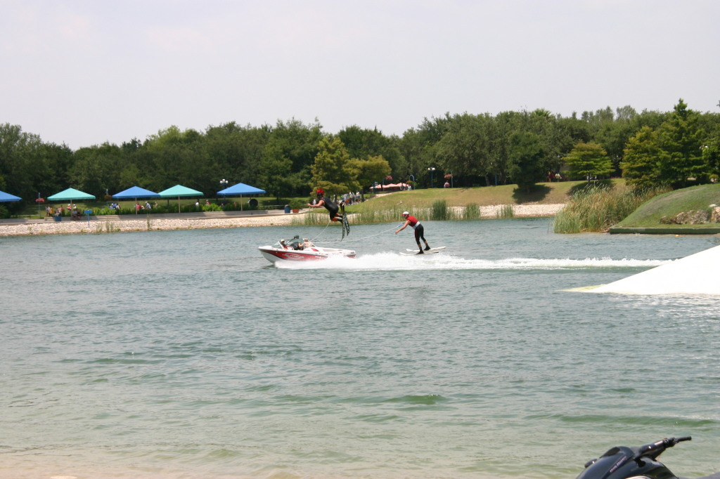 2005/06(June)/SeaWorld/1024x768_2005-06-23-SeaWorld-37-WaterSki-show.JPG