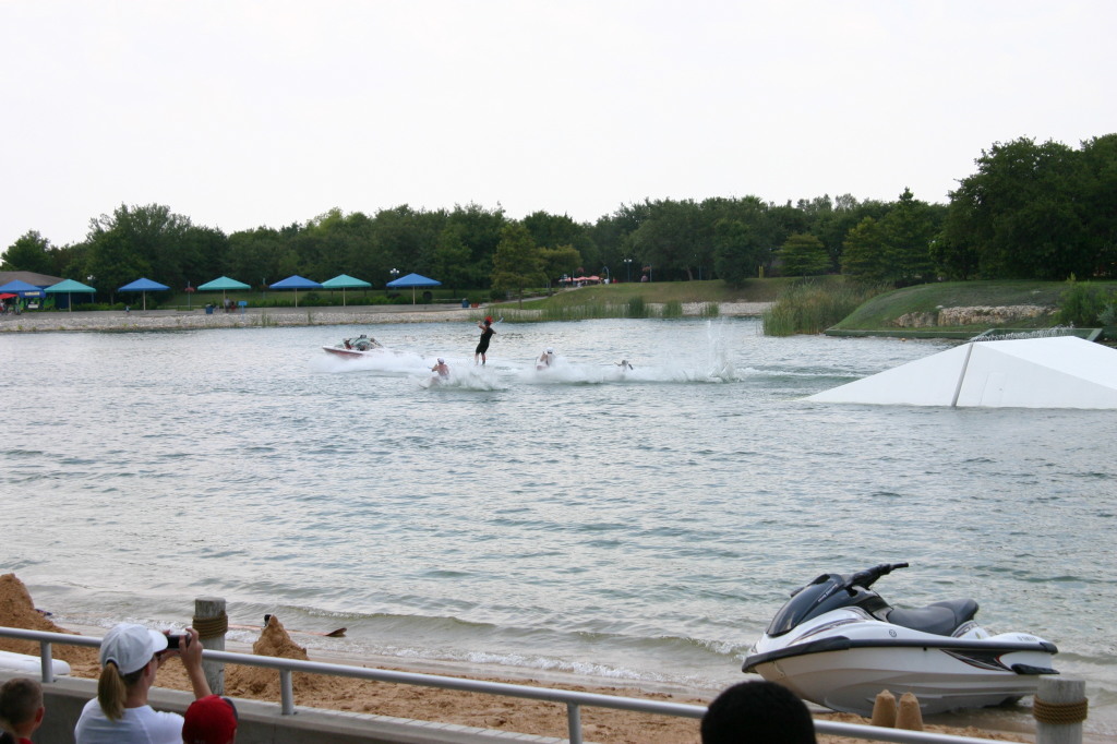 2005/06(June)/SeaWorld/1024x768_2005-06-23-SeaWorld-41-WaterSki-show.JPG
