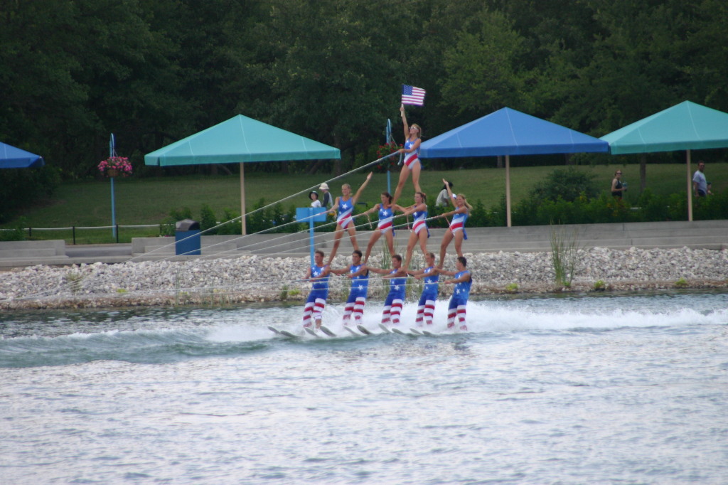 2005/06(June)/SeaWorld/1024x768_2005-06-23-SeaWorld-42-WaterSki-show.JPG