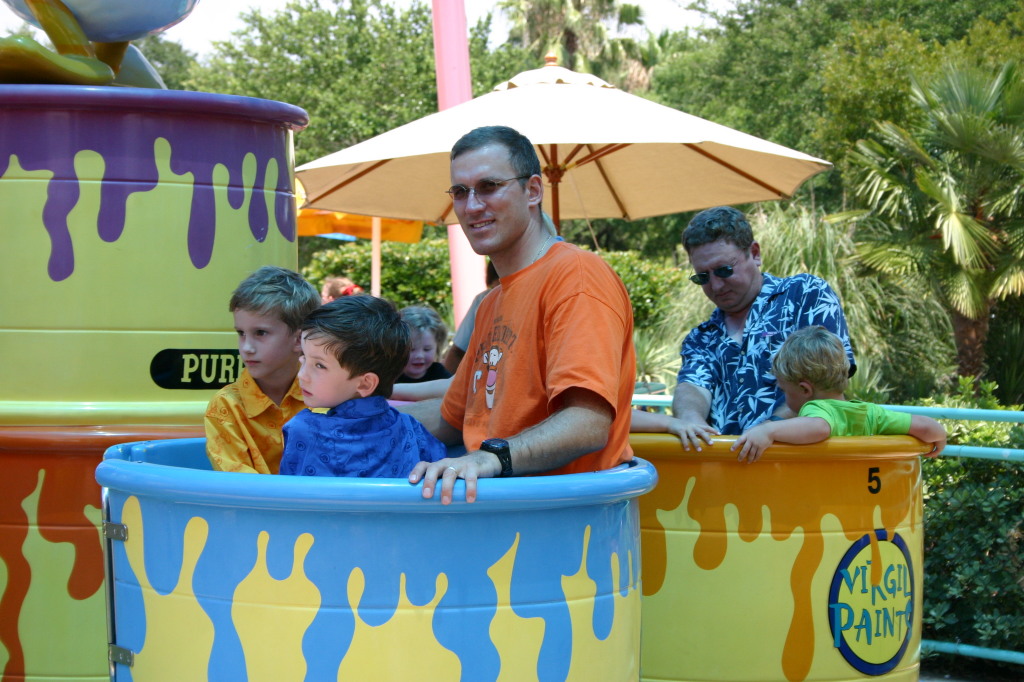 2005/06(June)/SeaWorld/1024x768_2005-06-23-SeaWorld-70-Travis-Chance-Dax.JPG