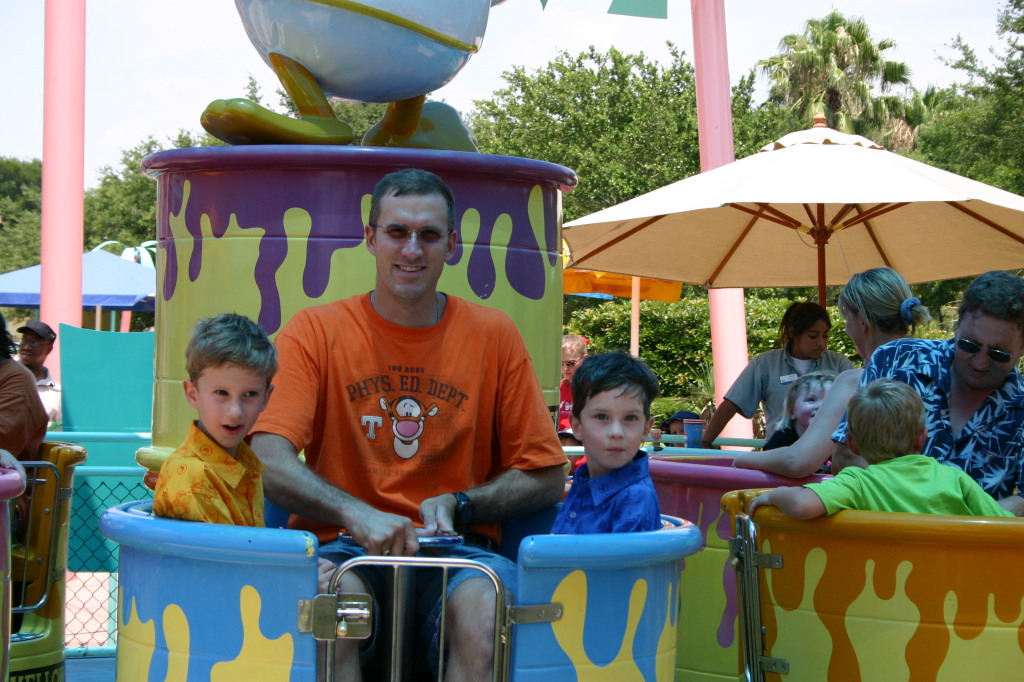2005/06(June)/SeaWorld/1024x768_2005-06-23-SeaWorld-73-Travis-Chance-Dax.JPG