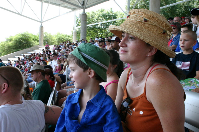 2005/06(June)/SeaWorld/640x480_2005-06-23-SeaWorld-07-Suzi-Dax.JPG