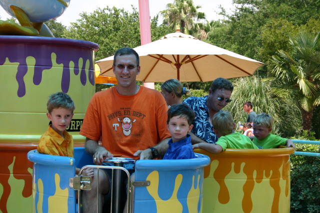 2005/06(June)/SeaWorld/640x480_2005-06-23-SeaWorld-74-Travis-Chance-Dax.JPG