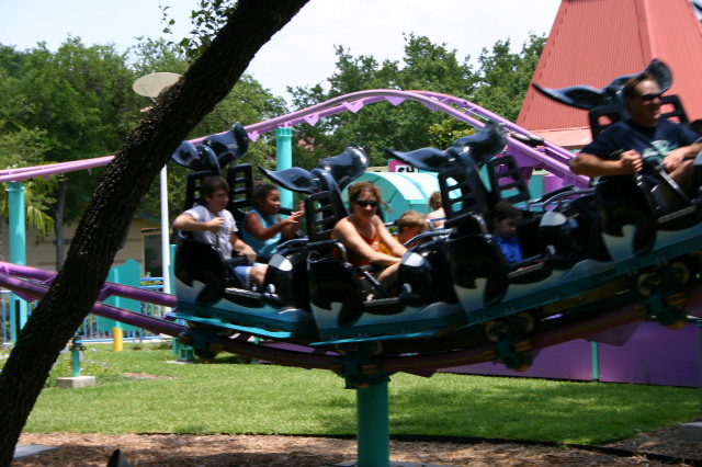 2005/06(June)/SeaWorld/640x480_2005-06-23-SeaWorld-82-Suzi-Chance-Dax.JPG