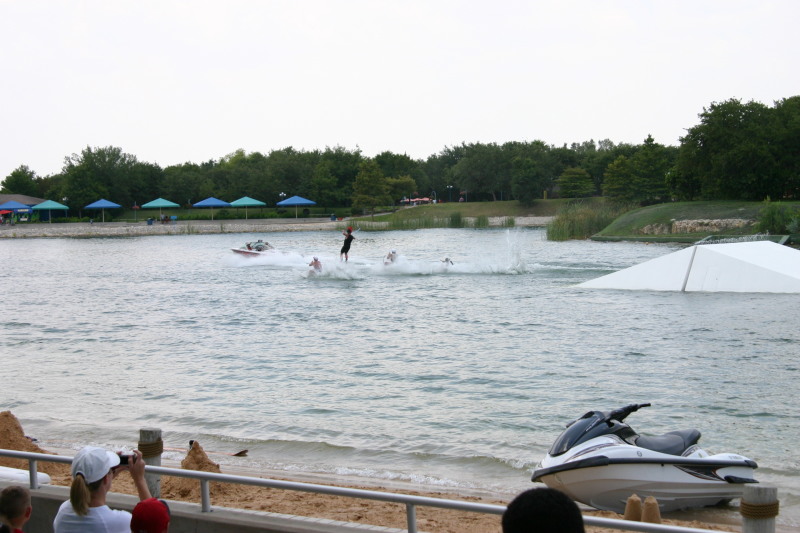 2005/06(June)/SeaWorld/800x600_2005-06-23-SeaWorld-41-WaterSki-show.JPG