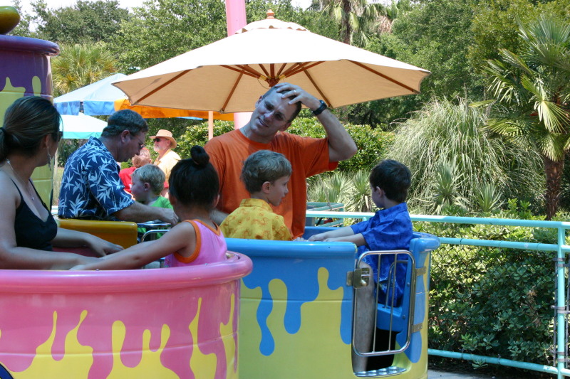 2005/06(June)/SeaWorld/800x600_2005-06-23-SeaWorld-66-Travis-Chance-Dax.JPG