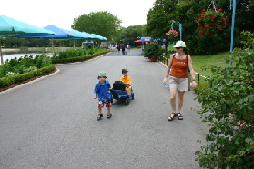 2005-06-23-SeaWorld-63-Chance-Suzi-Dax.JPG