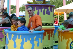 2005-06-23-SeaWorld-68-Travis-Chance-Dax.JPG