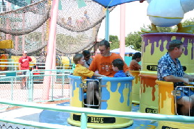 2005-06-23-SeaWorld-77-Travis-Chance-Dax.JPG