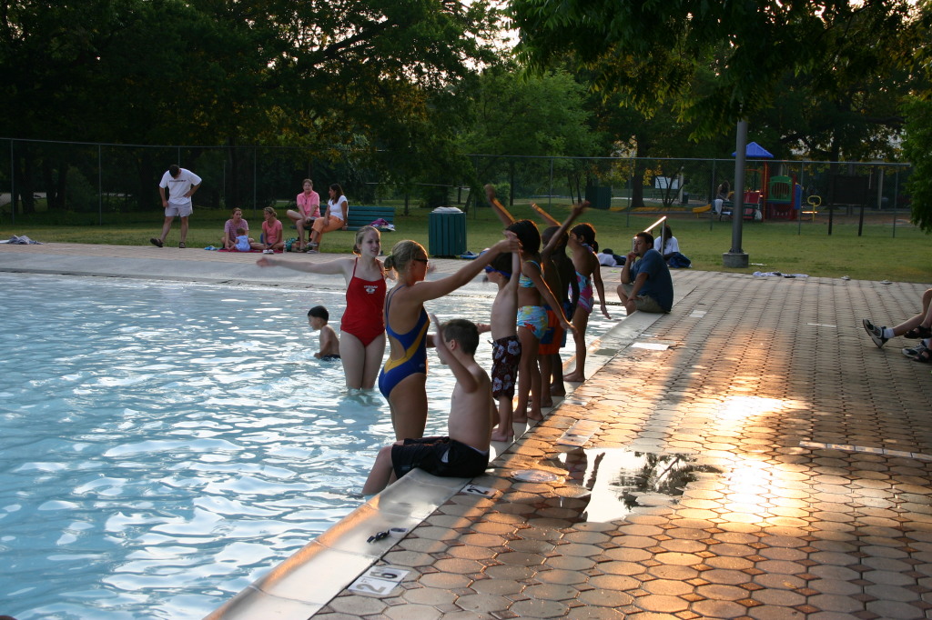 2005/06(June)/Swimming-Lessons/1024x768_2005-06-21-Swimming-lessons-09-Chance-Dax.JPG