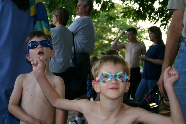 2005/06(June)/Swimming-Lessons/640x480_2005-06-21-Swimming-lessons-02-Chance-Dax.JPG