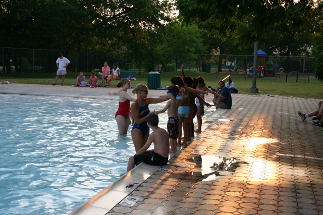 2005/06(June)/Swimming-Lessons/640x480_2005-06-21-Swimming-lessons-07-Chance-Dax.JPG