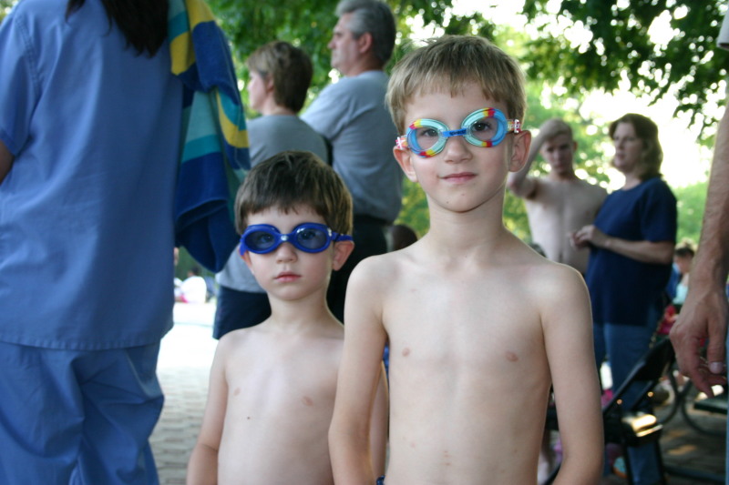 2005/06(June)/Swimming-Lessons/2005-06-21-Swimming-lessons-01-Chance-Dax.JPG