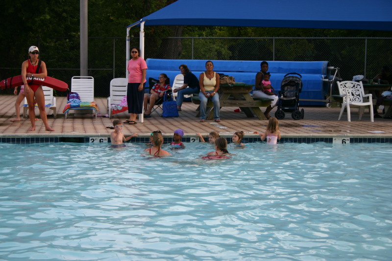 2005/06(June)/Swimming-Lessons/800x600_2005-06-21-Swimming-lessons-04-Chance-Dax.JPG