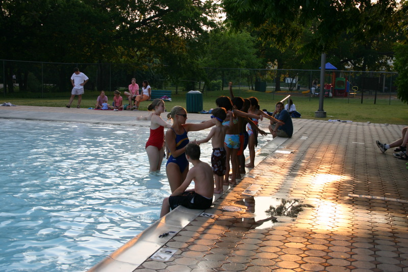 2005/06(June)/Swimming-Lessons/800x600_2005-06-21-Swimming-lessons-07-Chance-Dax.JPG