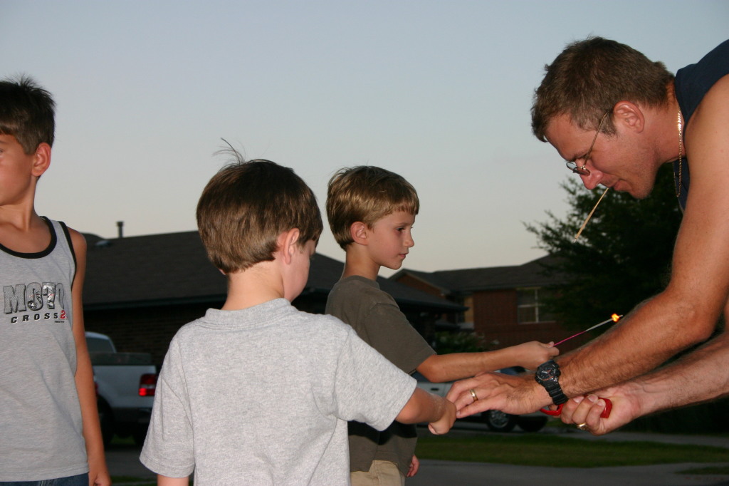 2005/07(July)/4th-of-July/1024x768_2005-07-04-July-Fourth-23-Chance-Dax-Travis.JPG