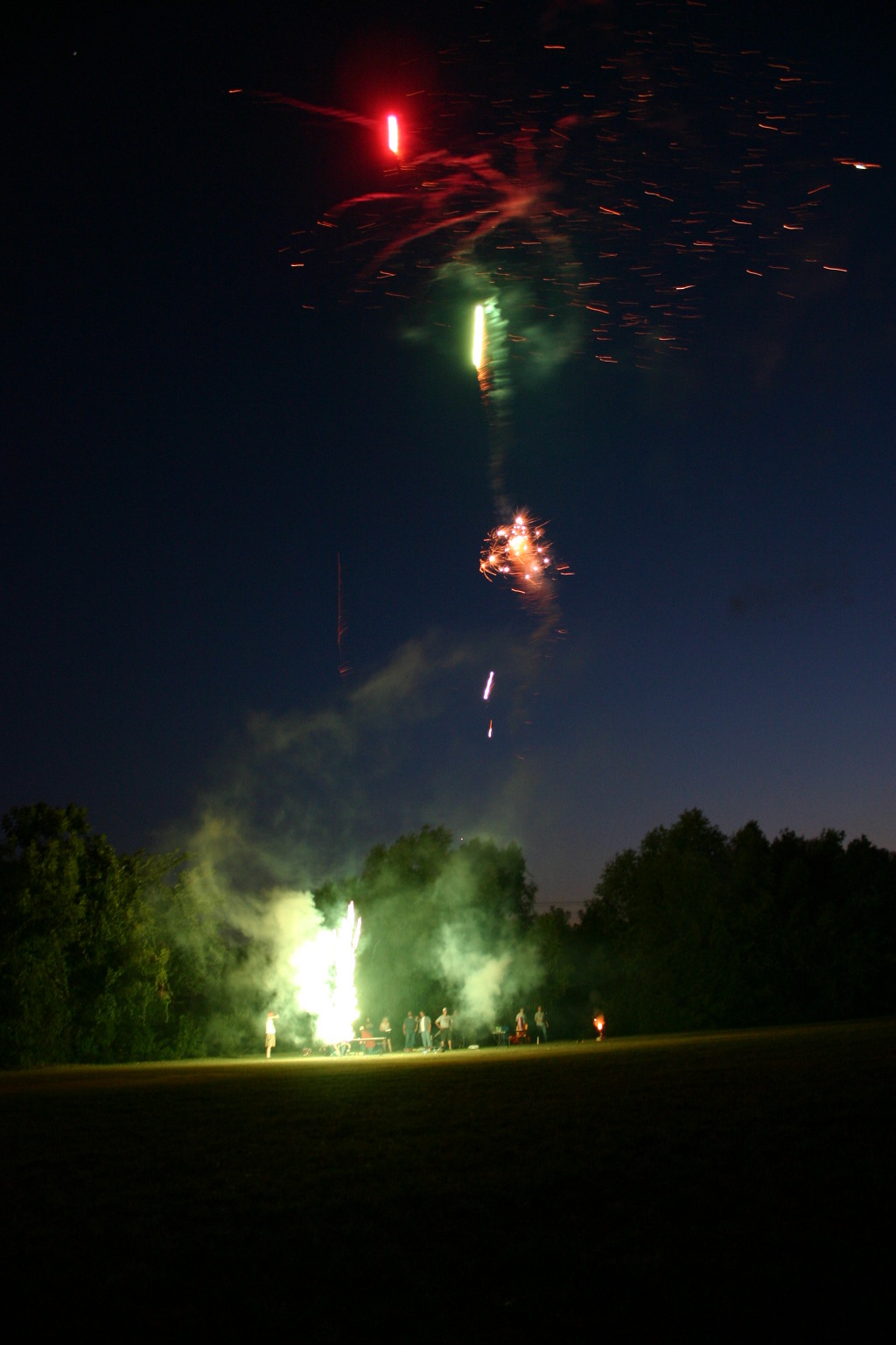 2005/07(July)/4th-of-July/1024x768_2005-07-04-July-Fourth-31-fireworks.JPG