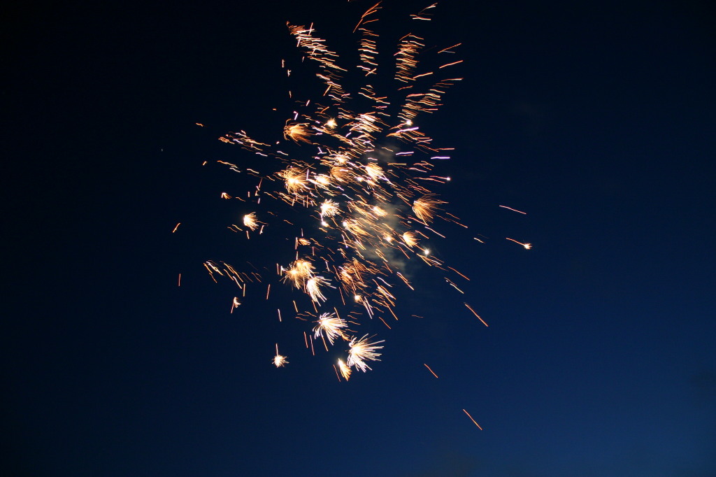 2005/07(July)/4th-of-July/1024x768_2005-07-04-July-Fourth-34-fireworks.JPG