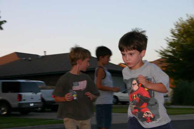 2005/07(July)/4th-of-July/640x480_2005-07-04-July-Fourth-16-Dax-running.JPG