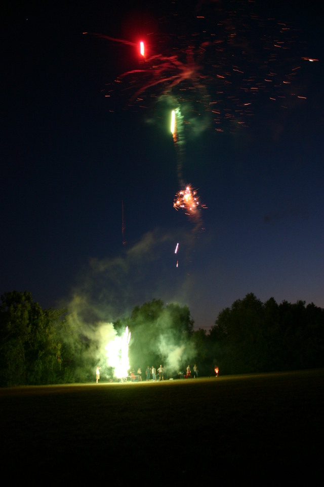 2005/07(July)/4th-of-July/640x480_2005-07-04-July-Fourth-31-fireworks.JPG