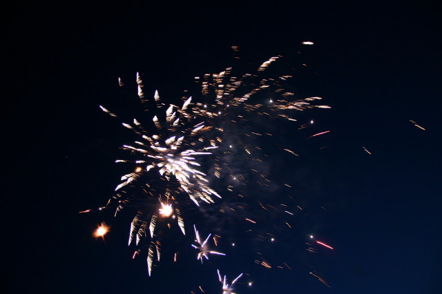 2005/07(July)/4th-of-July/640x480_2005-07-04-July-Fourth-33-fireworks.JPG