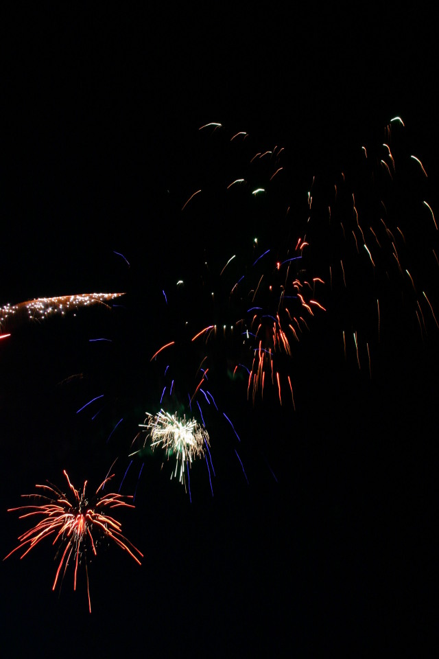 2005/07(July)/4th-of-July/640x480_2005-07-04-July-Fourth-45-fireworks.JPG