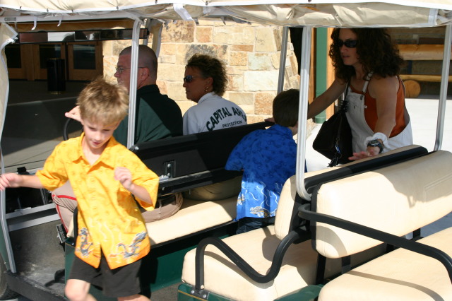 2005/07(July)/Cabelas/2005-07-01-Cabelas-1-Suzi-Chance-Dax.jpg