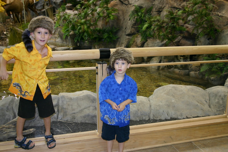 2005/07(July)/Cabelas/800x600_2005-07-01-Cabelas-8-Chance-Dax.jpg