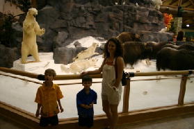 2005-07-01-Cabelas-3-Suzi-Chance-Dax.jpg