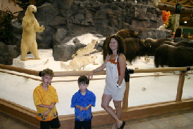 2005-07-01-Cabelas-4-Suzi-Chance-Dax.jpg