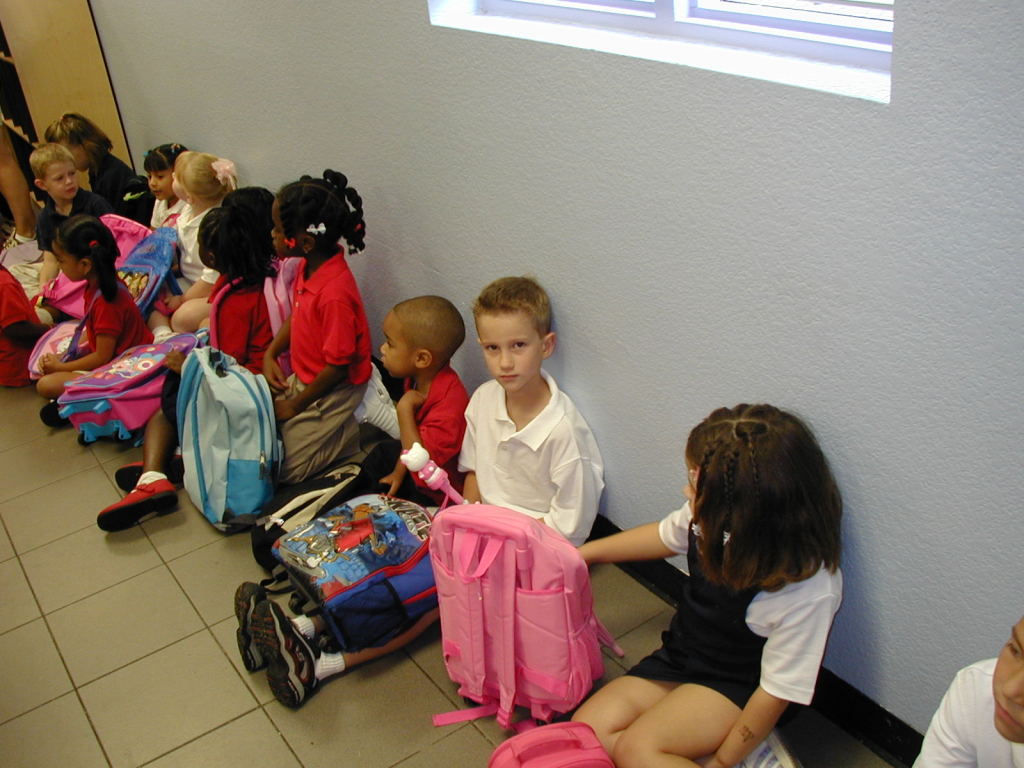 2005/07(July)/Chance-1st-day-of-School/1024x768_2004-07-18-Chance-1st-day-school-4-in-line.JPG