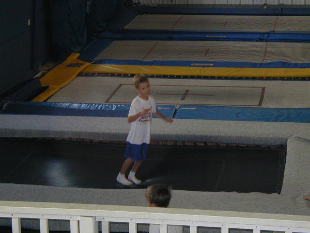 2005/07(July)/Chance-1st-day-of-School/640x480_2004-07-18-Chance-1st-day-school-7-gymnastics.JPG