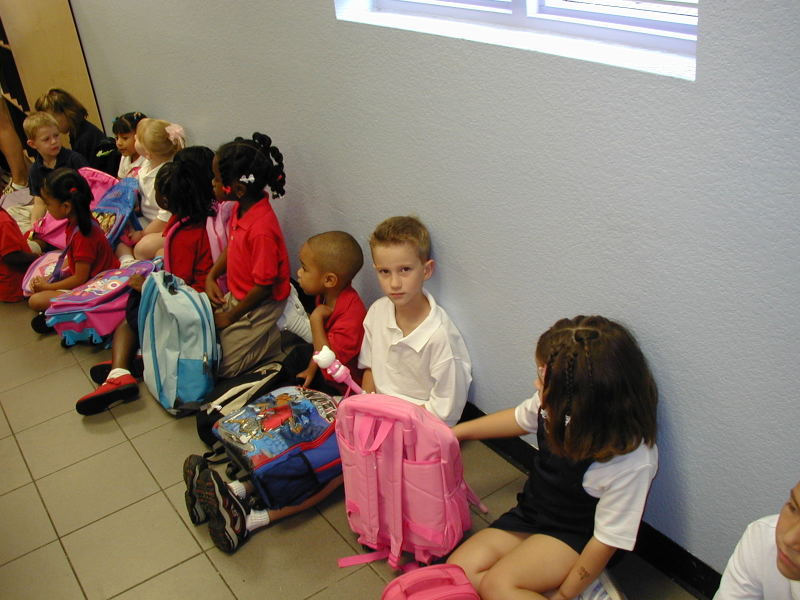 2005/07(July)/Chance-1st-day-of-School/800x600_2004-07-18-Chance-1st-day-school-4-in-line.JPG