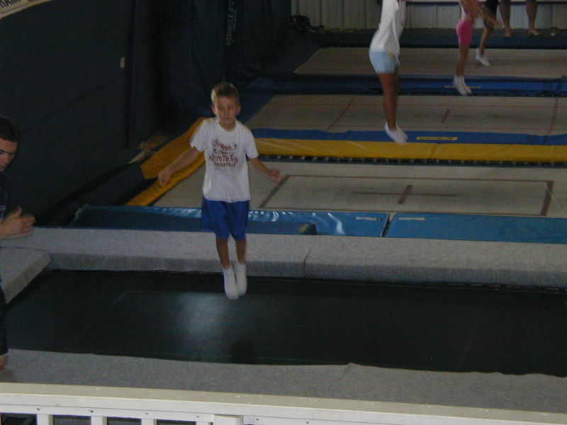 2004-07-18-Chance-1st-day-school-8-gymnastics.JPG