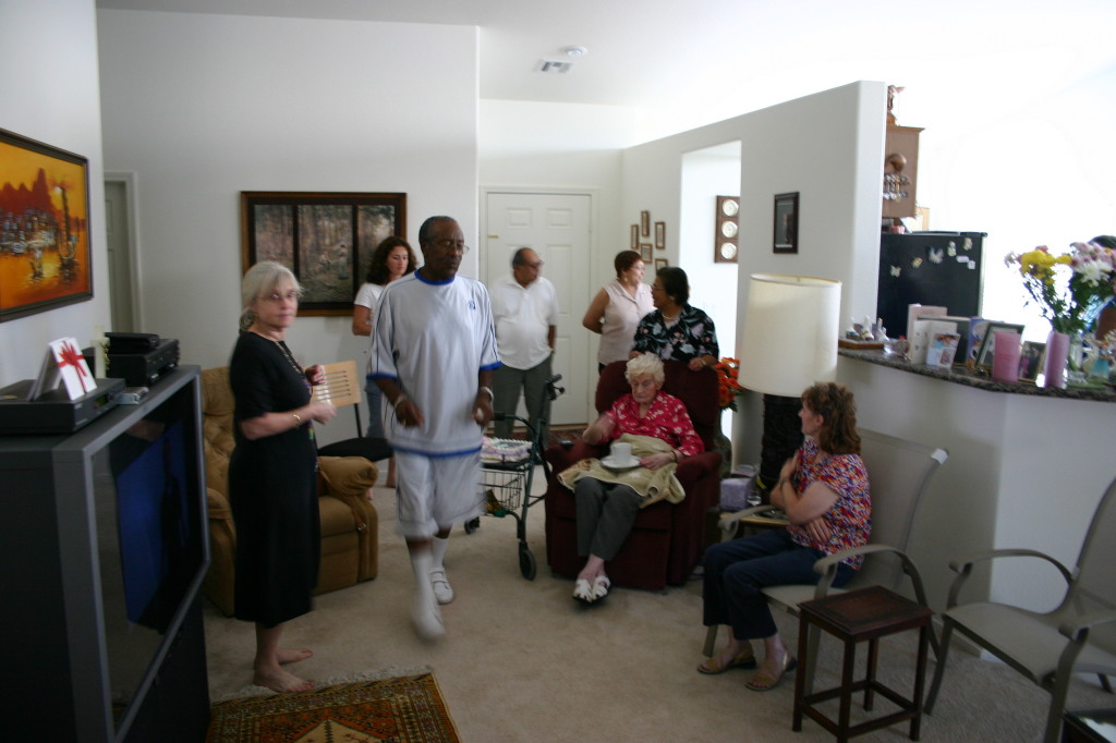 2005/07(July)/Las-Vegas/1024x768_2005-07-09-Las-Vegas-22-Nanas-87th-bday-party.JPG