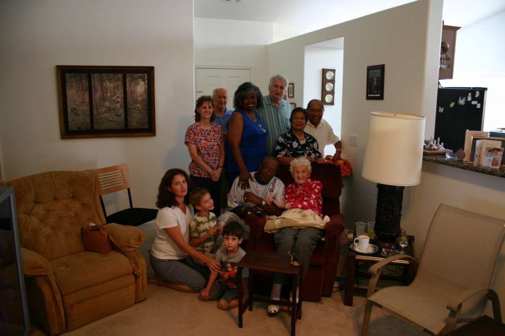 2005/07(July)/Las-Vegas/1024x768_2005-07-09-Las-Vegas-26-Nanas-87th-bday-party.JPG