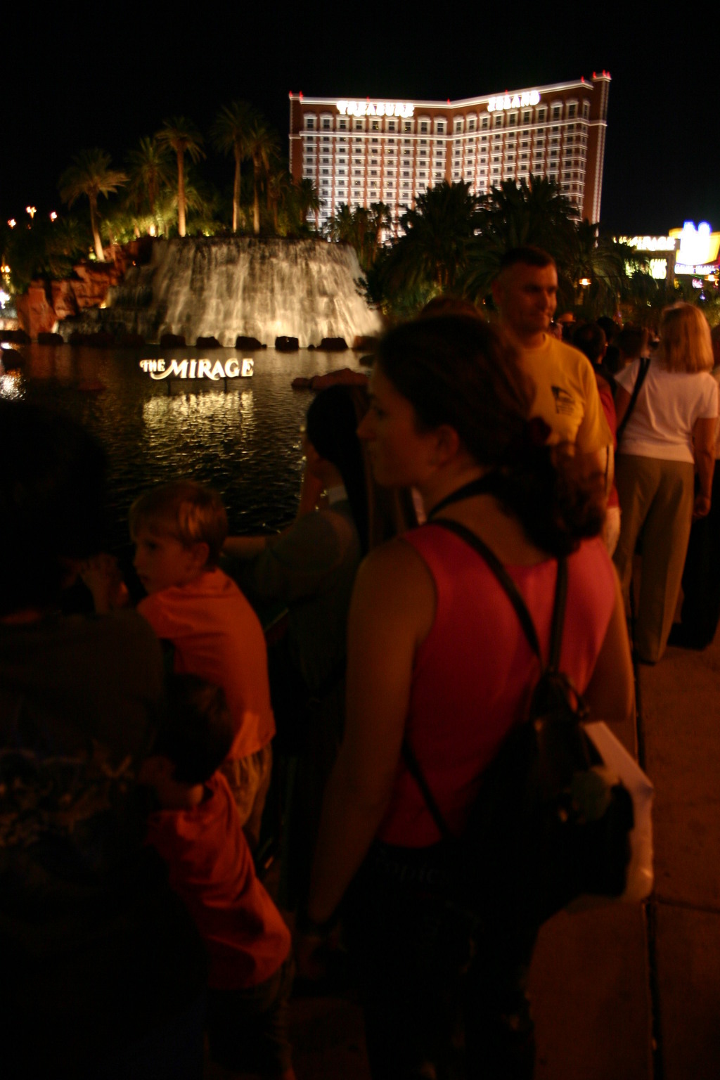 2005/07(July)/Las-Vegas/1024x768_2005-07-10-Las-Vegas-17-Mirage-volcano-Chance-Dax-Suzi.JPG