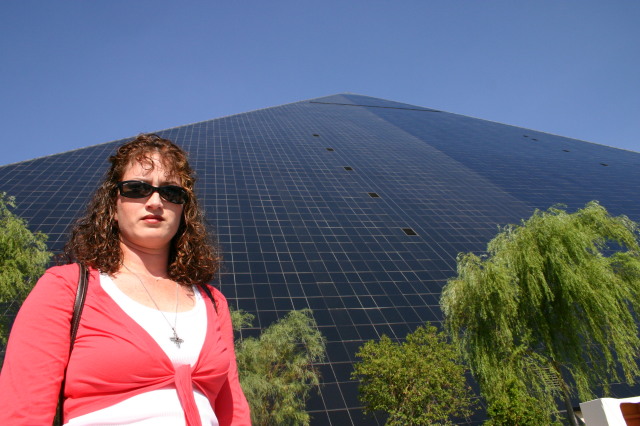 2005-07-08-Las-Vegas-09-Suzi-Luxor.JPG