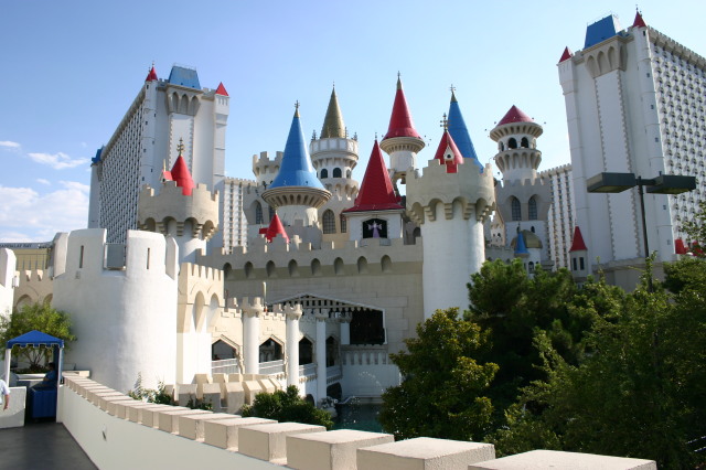 2005/07(July)/Las-Vegas/640x480_2005-07-08-Las-Vegas-13-Excalibur.JPG