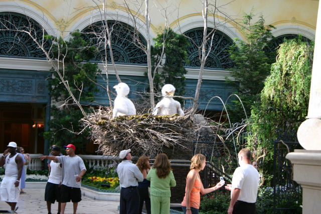 2005-07-08-Las-Vegas-17-big-birds.JPG