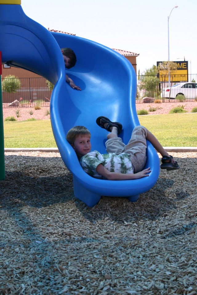 2005-07-09-Las-Vegas-08-Chance-Dax-playground.JPG