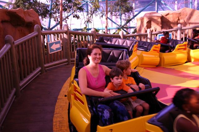 2005/07(July)/Las-Vegas/640x480_2005-07-10-Las-Vegas-07-Circus-Circus-Chance-Dax-Suzi.JPG