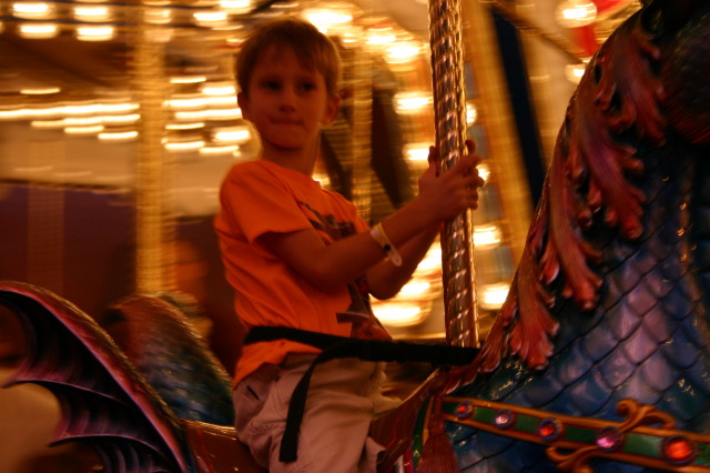 2005/07(July)/Las-Vegas/640x480_2005-07-10-Las-Vegas-15-Circus-Circus-Chance-Dax-Chance-merry-go-round.JPG